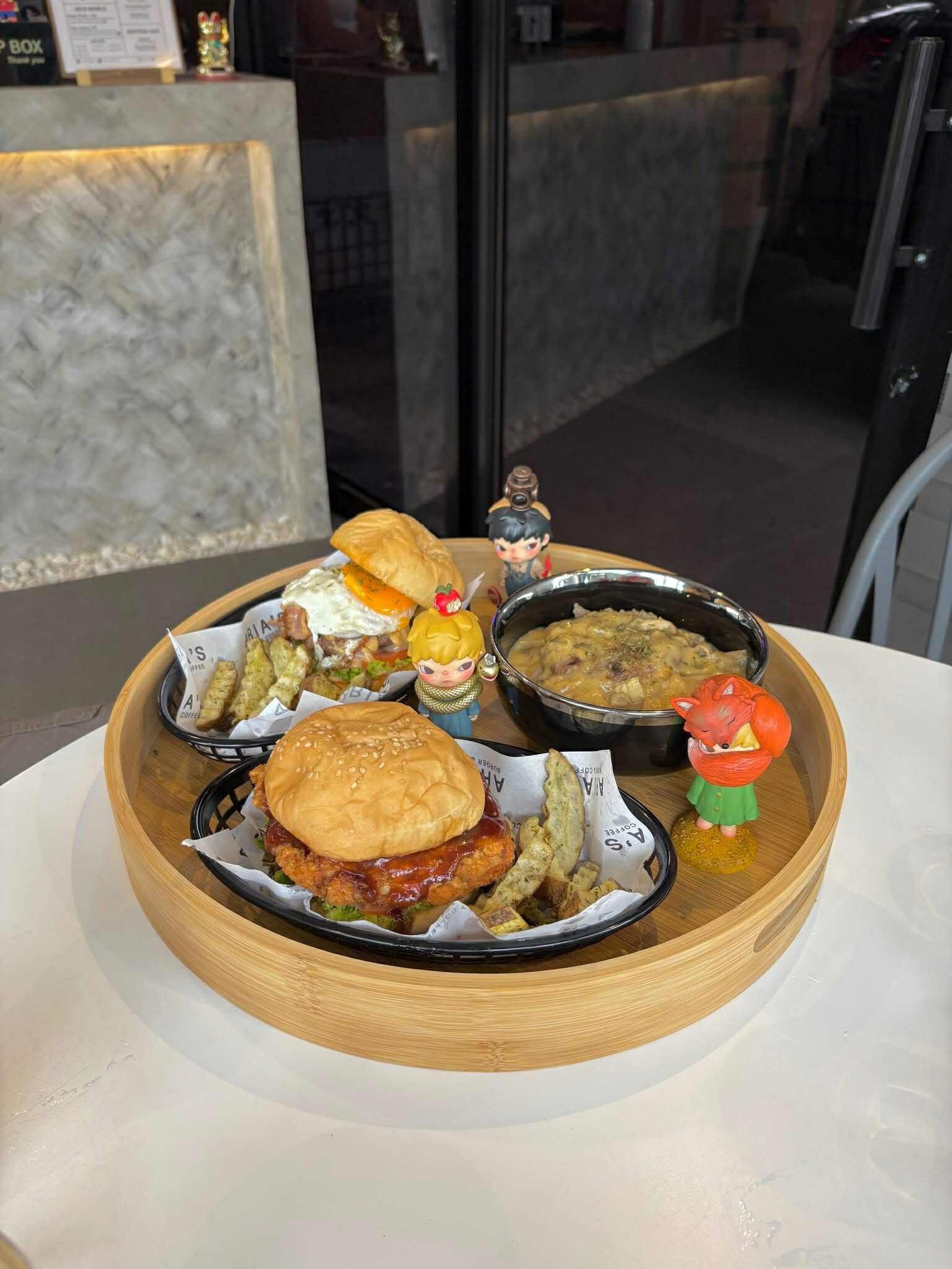 Aria's Burger &amp; Coffee