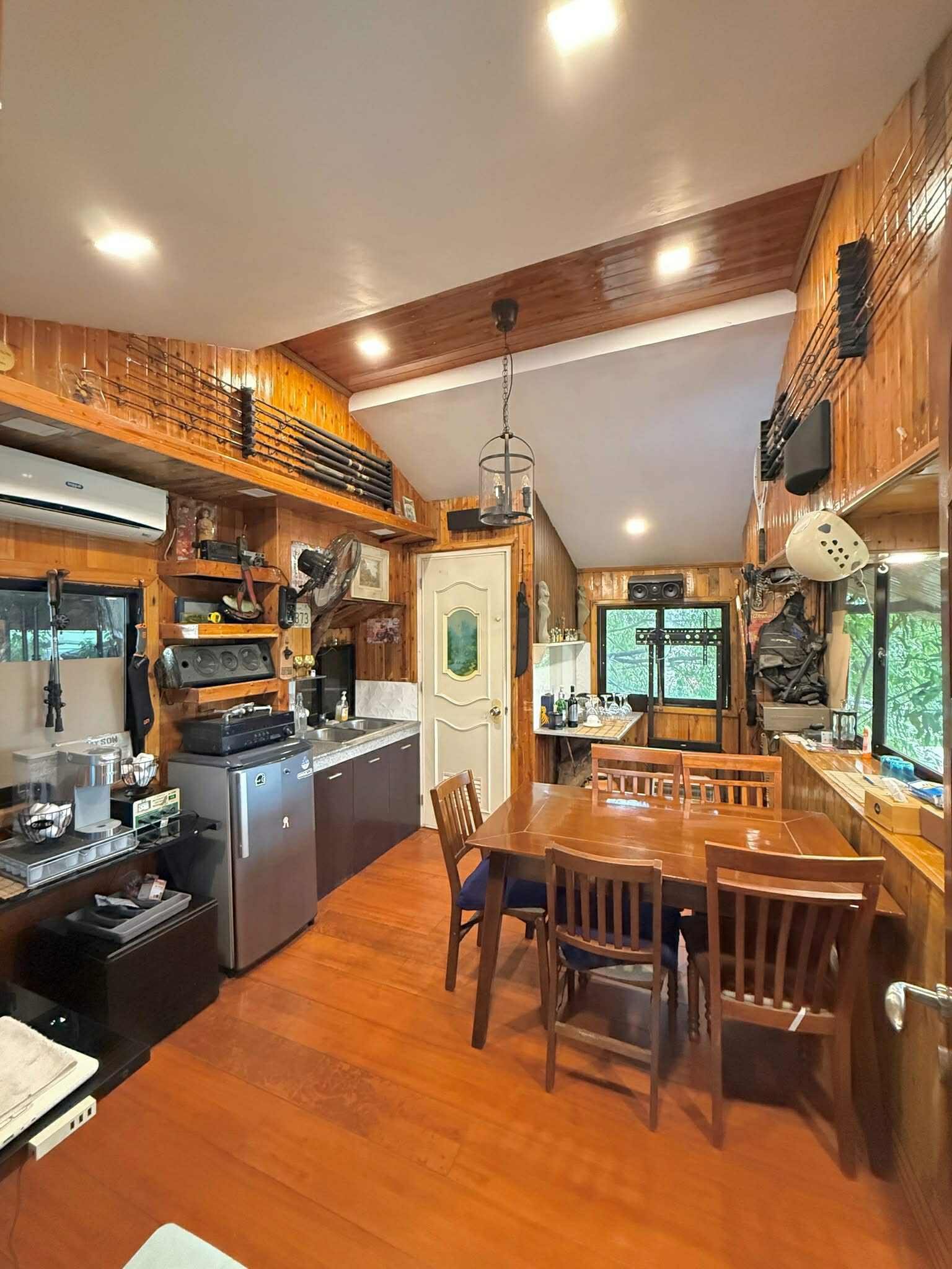 Aria's Burger &amp; Coffee